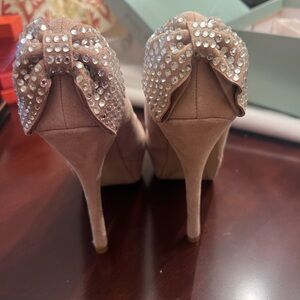 Steve Madden tan suede Stiletto Heels with Rhinestone Bow